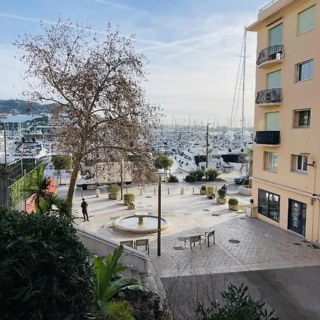Duplex A Deux Pas Du Port 아파트 *
